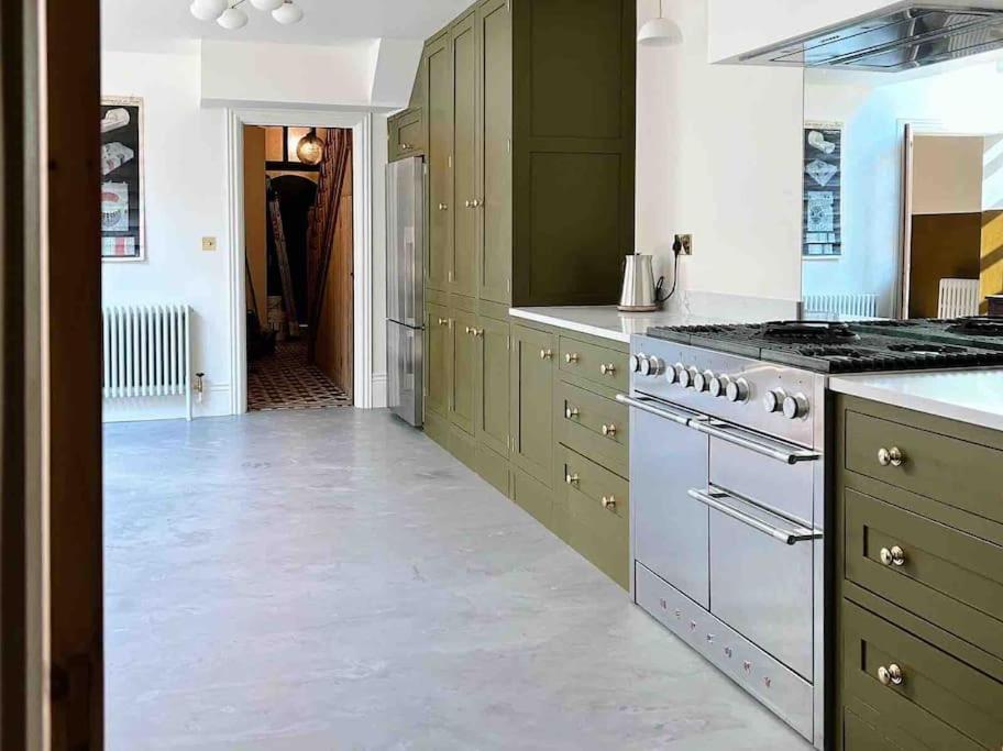 Luxury City Centre Townhouse - Sleeps 6 Chester Exterior photo