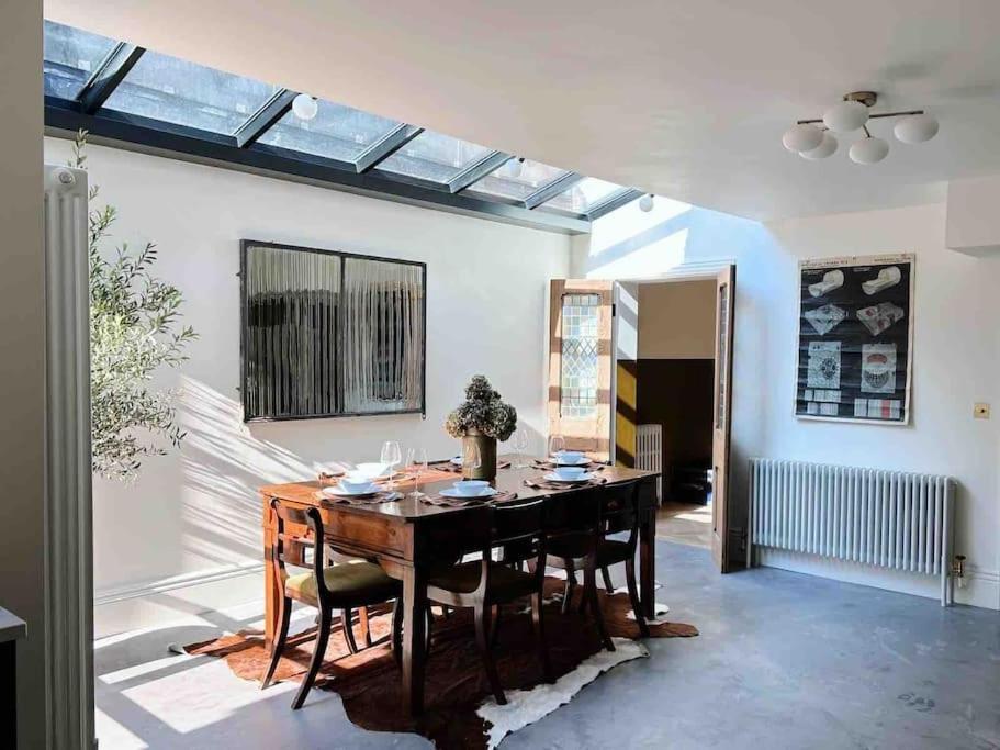 Luxury City Centre Townhouse - Sleeps 6 Chester Exterior photo